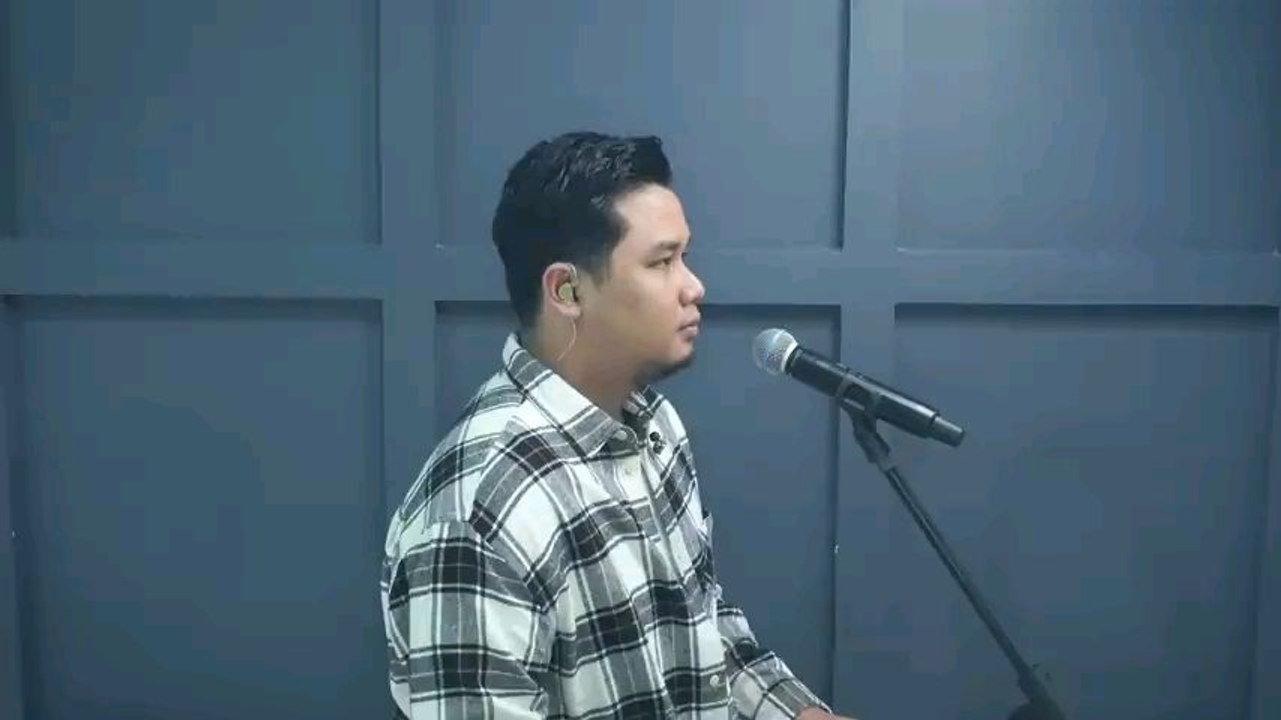 cinta di antara kita Cover Arga adistama