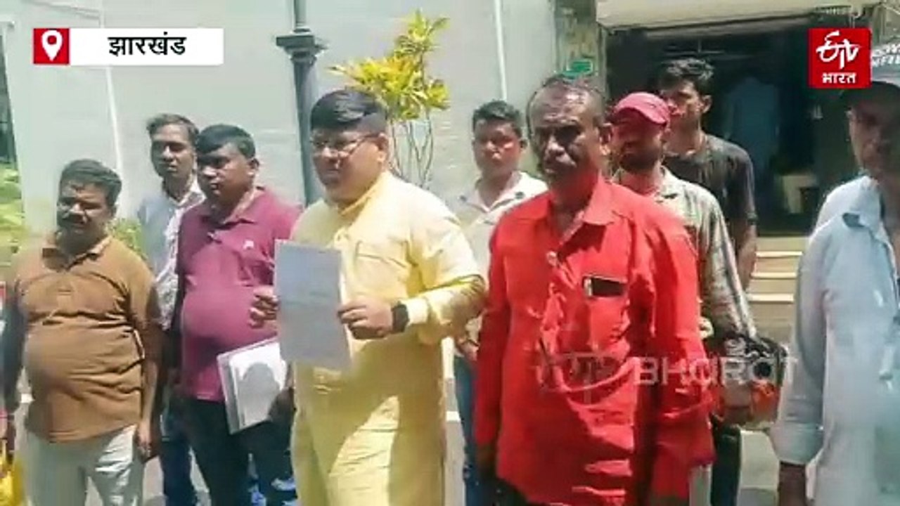 समान काम के लिए समान वेतन की मांग हुई तेज, झारखंड ऊर्जा विकास श्रमिक संघ ने सौंपा ज्ञापन