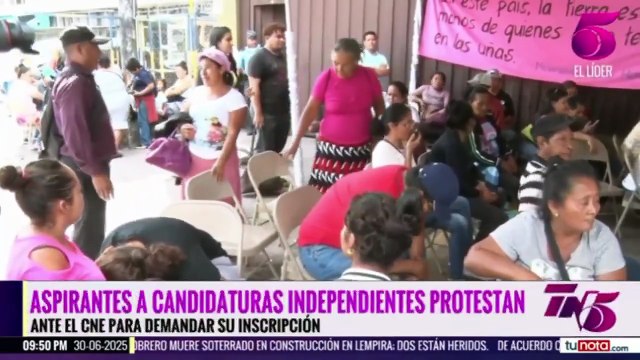 Aspirantes a candidaturas independientes protestan antes el CNE para demandar su inscripción