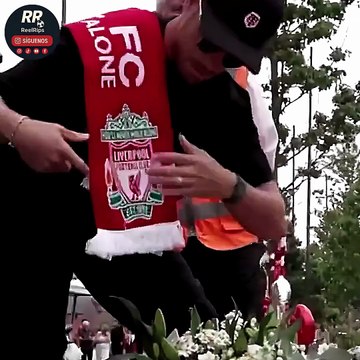🌹 JORDAN HENDERSON SE DESPIDE DE DIOGO JOTA EN ANFIELD 🧣 EMOTIVO HOMENAJE