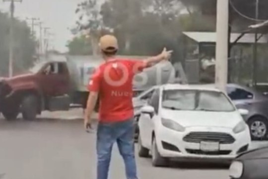 Ataque a lote de autos en Monterrey deja 4 muertos y múltiples vehículos incendiados