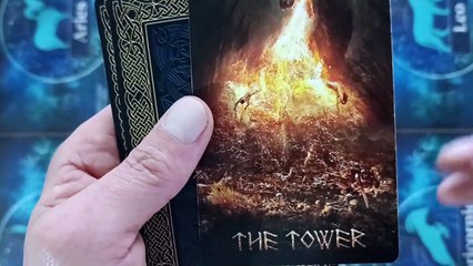 UNA MUJER REGORDETA HABLA MAL DE TI