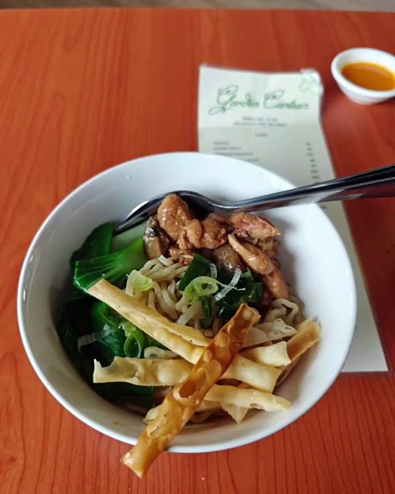 BAKMIE AYAM JAMUR GARDEN CANTEEN BIKIN NGILER