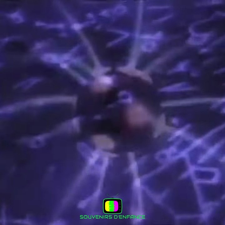 Générique de la série X-Files diffusée sur M6  :  Aux frontières du réel (1993)