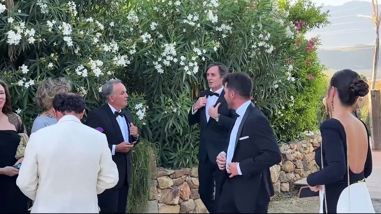 Gonzalo, hermano de Álvaro Muñoz Escassi, ajeno a la ruptura, define a Sheila Casas con una palabra