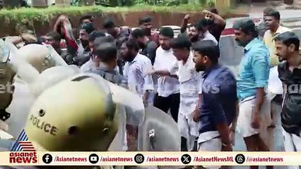 കാസർകോട് യൂത്ത് കോൺഗ്രസ് പ്രതിഷേധം; ജലപീരങ്കി പ്രയോഗിച്ച് പൊലീസ്