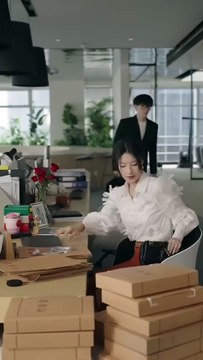 End When she woke up, she didn't even see the other person's face clearly. She was so scared that she ran away. Who knew that the new boss was actually the man from that night? She gritted her teeth and pretended to be stupid. She signed a secret agreemen