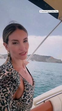 Αθηνά Οικονομάκου: Βόλτα με σκάφος στην Ιταλία με τα παιδιά της -Το leopard μαγιό & οι τρυφερές φωτό