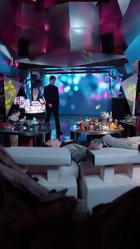 When they were in college, she was the arrogant daughter of a rich family, and he was the taciturn and cold scholar from a poor family. She pursued him passionately, but he was proud and refused to be moved. They met again many years later. He had suddenl