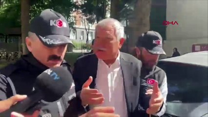 Gözaltına alınan Zeydan Karalar'dan ilk görüntü: Etkili basın, etkili siyasetçi kim varsa susturacaklar