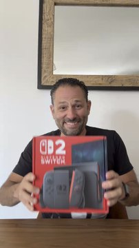 Unboxing Switch 2 🎮🔥Elle est là. Enfin. Ma Nintendo Switch 2, précommandée avec mes propres sous (oui oui 💸), elle vient enfin d’arriver à la maison après une semaine de retard.Bref, hâte de tester les premiers jeux exclusifs à la console.
