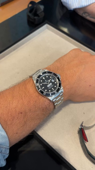 Le savais-tu❓Initialement offertes aux plongeurs de la #Comex à #Marseille, ces #16610 ont progressivement été offertes aux techniciens à partir de 2004. Environ 250 ex produits avec ce cadran. #Rolex #comex16610 #rolexcomex #rolexsubmariner #horlogerie