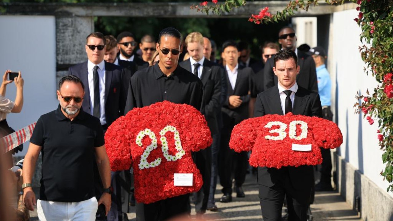 Así ha sido la llegada de lo jugadores del Liverpool al funeral de Diogo Jota