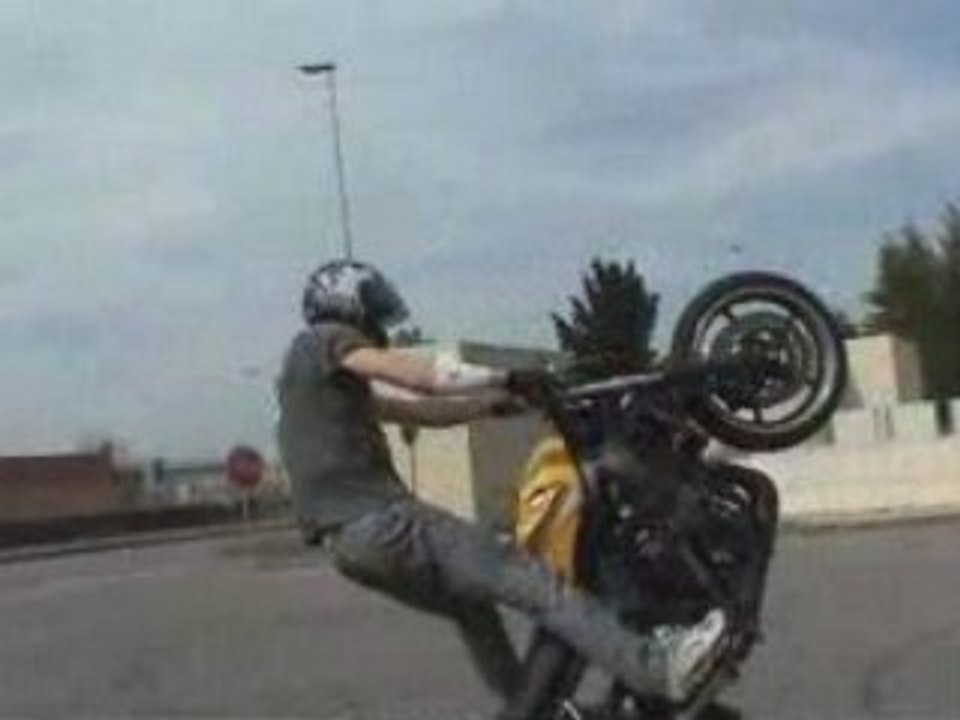 Stunt / Afternoon / Gros négatif