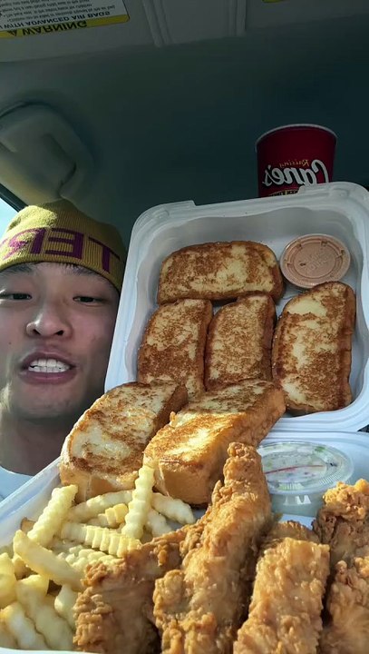 Follow for more ASMR videos🌮🍟 Credits: @shhhhimeating1 #mukbang #asmr #fastfood #asmreating
