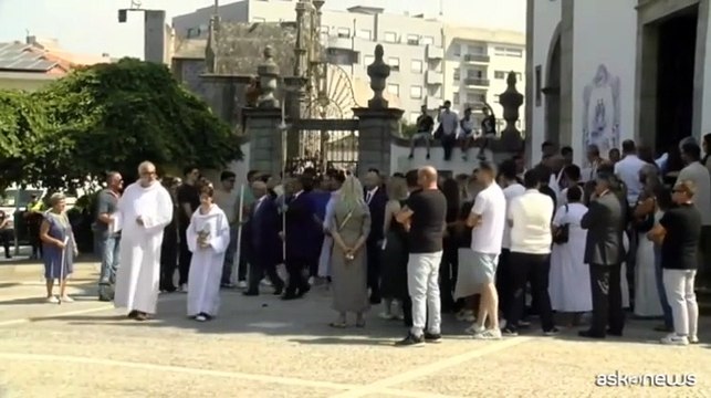 L'addio a Diogo Jota a Gondomar, commozione all'uscita delle bare