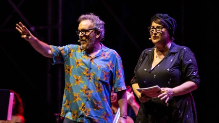 Corrado Nuzzo e Maria De Biase nello spettacolo «Filosofà, disquisizioni comiche da divano»