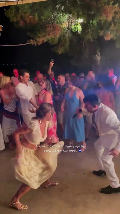 Βραχάλη - Γκουν: Ο ξέφρενος χορός τους στο γαμή...