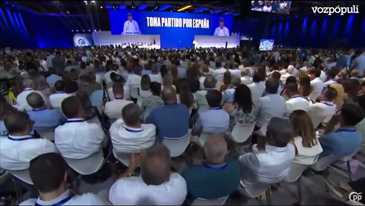 La gran ovación a Feijóo por su recuerdo a las víctimas de ETA