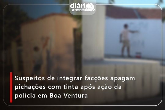 Suspeitos de integrar facções apagam pichações com tinta após ação da polícia em Boa Ventura