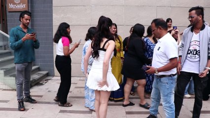 JANNAT ZUBAIR RAHMANI SPOTTED IN A SWEET FAN MOMENT-02