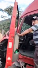 “¿Para qué tomas? Mira lo que has ocasionado”, el reclamo a un camionero tras un choque en la ruta Cochabamba-Santa Cruz