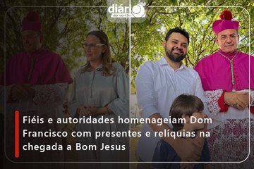 Fiéis e autoridades homenageiam Dom Francisco com presentes e relíquias na chegada a Bom Jesus
