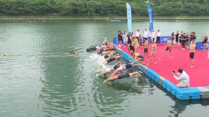 호수 수영·123층 마라톤...무더위 속 '아쿠아슬론' / YTN