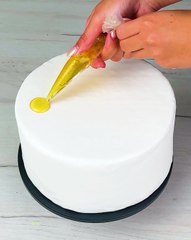 Cake & balloons, the perfect combo! 🎂🎈