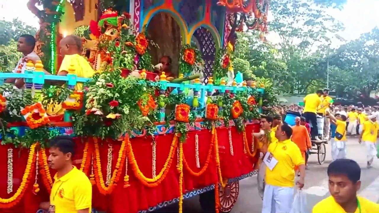 ঢাকেশ্বরী মন্দির থেকে ইসকন মন্দিরে এগিয়ে চলছে উল্টোরথ