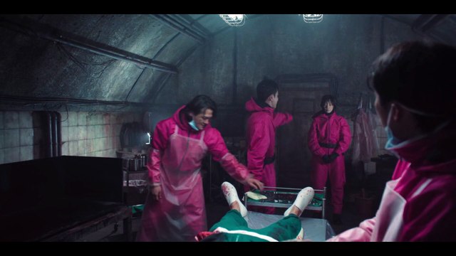 SQUID GAME 3 - Pink Guard 11 vs. Other Pink Guard