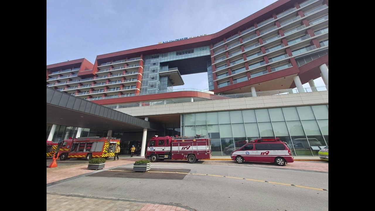 전북 부안 수련원 사우나실 화재...투숙객 80여 명 대피 / YTN