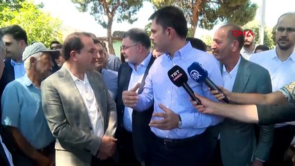 Bakan Kurum, İzmir’de orman yangınında zarar gören köyleri ziyaret etti