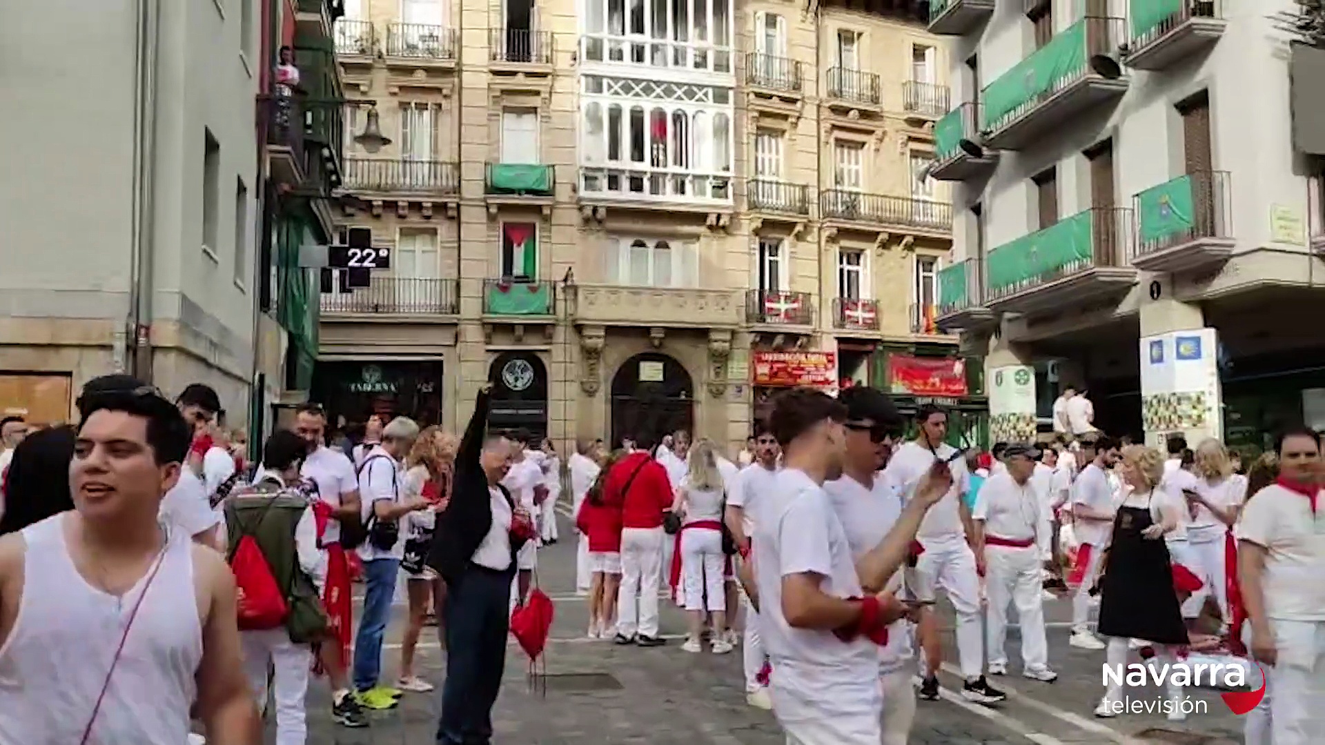 La plaza del Ayuntamiento comienza a tomar color