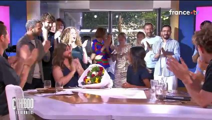 Aurélie Casse sur le plateau de C l'hebdo pour le dernière du programme de France 5