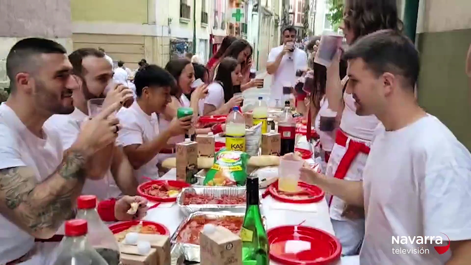 El rico almuerzo nunca puede faltar antes del Chupinazo
