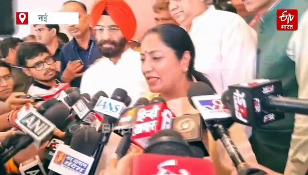दिल्ली सरकार ने सरकारी अस्पतालों के 1400 कर्मचारियों को बांटे नियुक्ति पत्र, केजरीवाल पर भी साधा निशाना