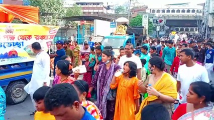 ঢাকার রাজপথে জগন্নাথ দেবের রথযাত্রা,ভক্তরা রথ নিয়ে এগিয়ে যাচ্ছে ঢাকেশ্বরী মন্দিরে