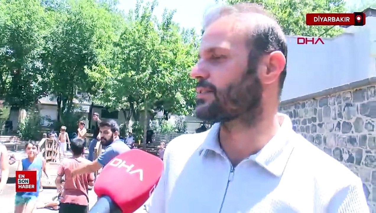 Diyarbakır’da çocukların süs havuzunda tehlikeli serinliği