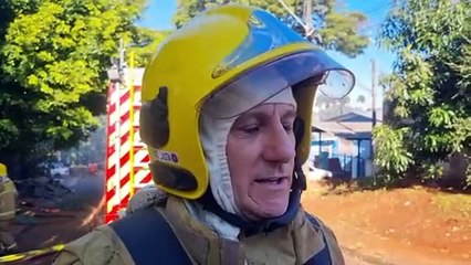 Chamas arrasam casa de 50m², diz Tenente dos Bombeiros