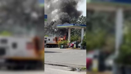 Montecalvoli, brucia un carro attrezzi nel distributore di benzina