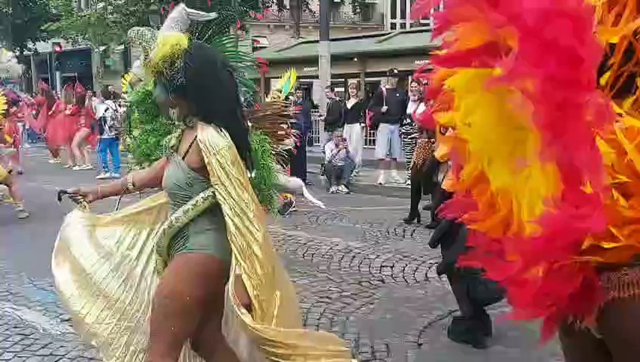 Carnaval tropical sur les Champs-Elysées Paris 6 juillet 2025 2
