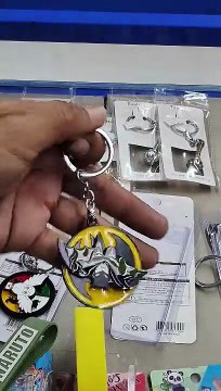 Unboxing and Review of Batman Metal Keychain, 360 Degree Rotating Design