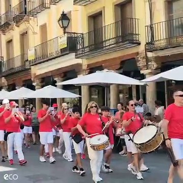 Comparsa gigantes y cabezudos 5 julio 25