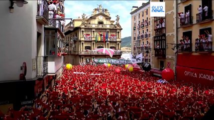 "Es lebe das freie Palästina" - Stierhatz in Pamplona in Spanien im Zeichen der Solidarität mit Gaza