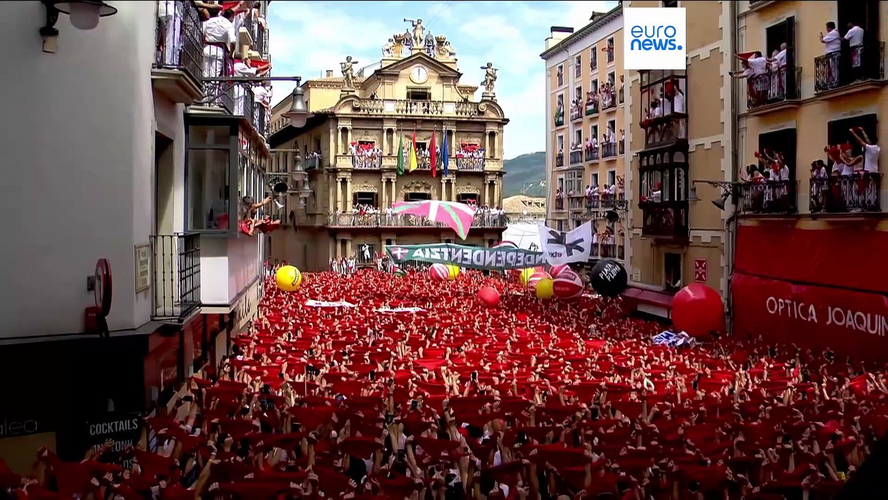 'Es lebe das freie Palästina' - Stierhatz in Pamplona in Spanien im Zeichen der Solidarität mit Gaza