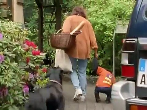 Unser Charly S02E06-Charly als Held