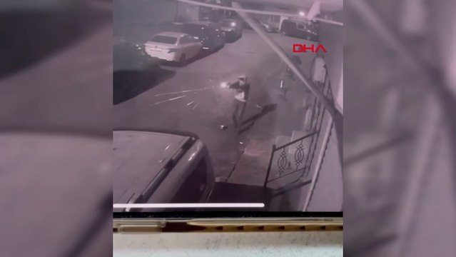 Sultangazi'de park halindeki araca silahlı saldırı güvenlik kamerasında