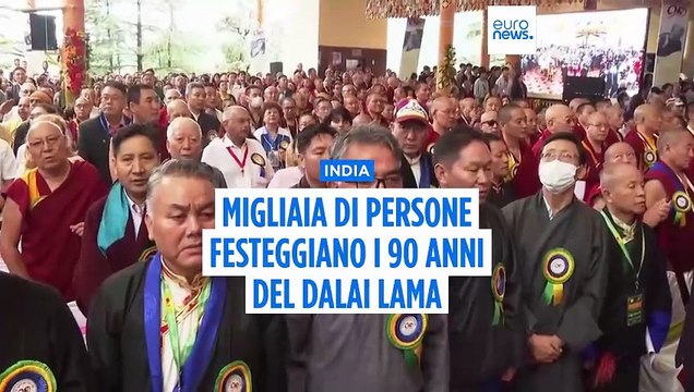 Migliaia di persone festeggiano i 90 anni del Dalai Lama in India, nel mezzo di un conflitto con la Cina per un suo successore a capo del buddismo tibetano