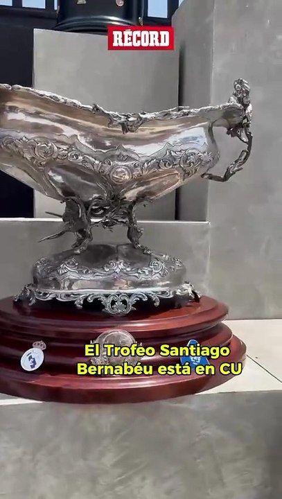 ES BELLÍSIMO. Dentro de todos los trofeo que Pumas está exhibiendo en su Fan Fest, destaca el Santiago Bernabéu